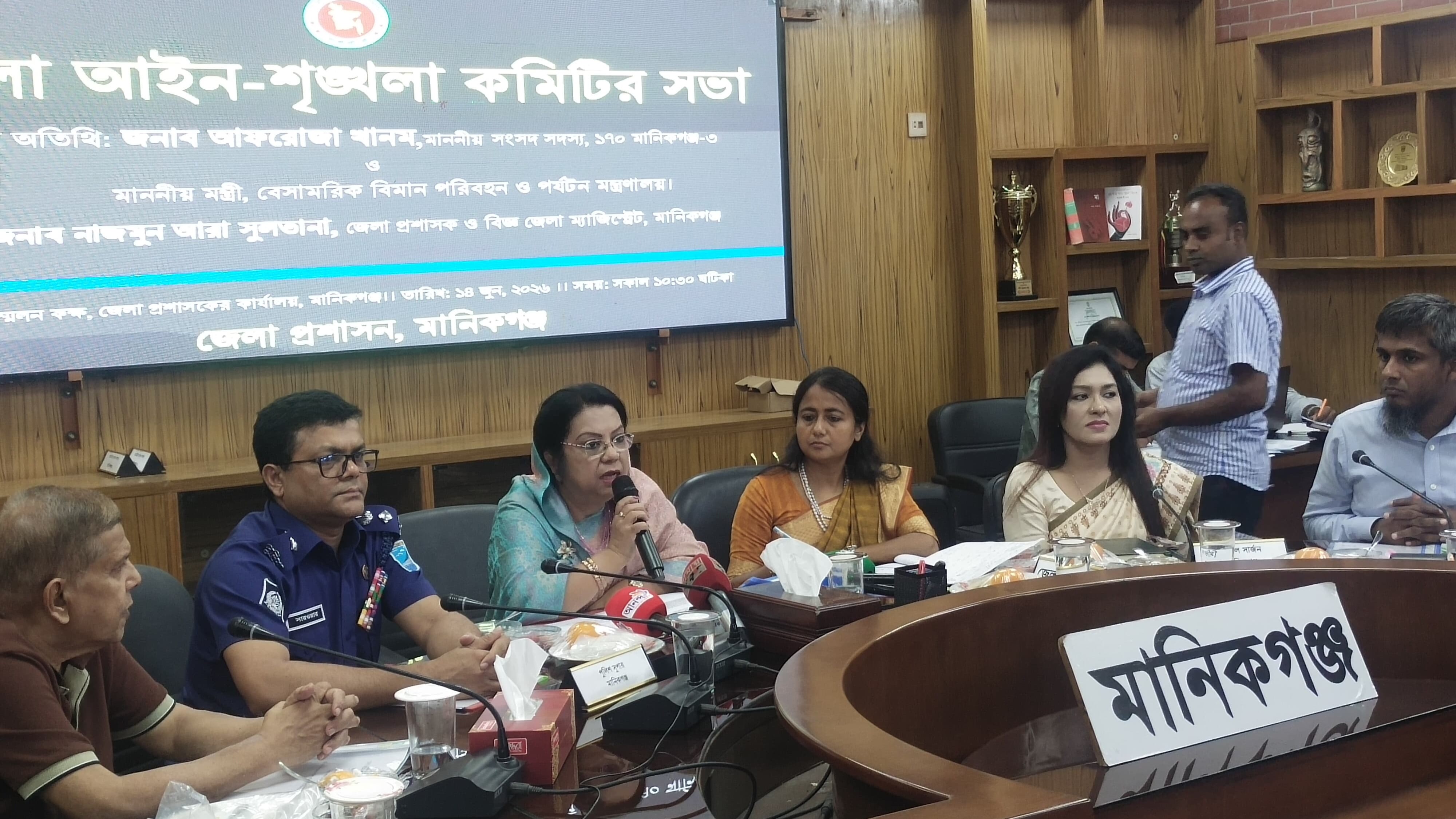 সরকারি কর্মচারীরা কোন দলের না, দেশের স্বার্থে কাজ করবে: বিমান ও পর্যটন মন্ত্রী