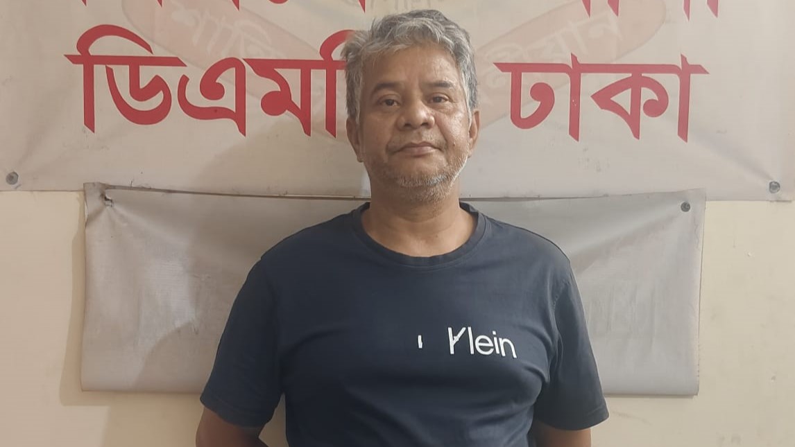 পলাতক আওয়ামী লীগ নেতা আটক