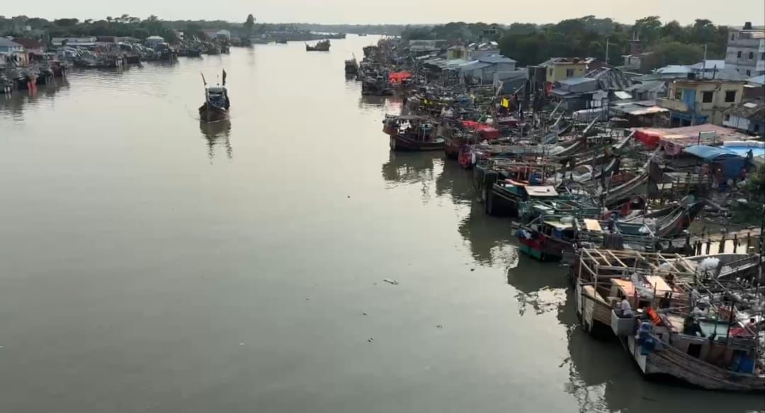 সাগরে মিলছে না কাঙ্ক্ষিত মাছ,হতাশা নিয়ে ফিরছেন উপকূলের জেলেরা