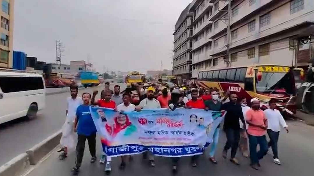 ‘সামনে আসবি না, মাইরা ফালামু’: মিছিল থেকে যুবলীগের হুমকি
