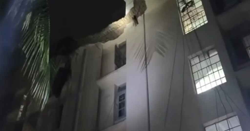 ভূমিকম্পে ধসে পড়ল বুয়েটের আবাসিক ভবনের ছাদ