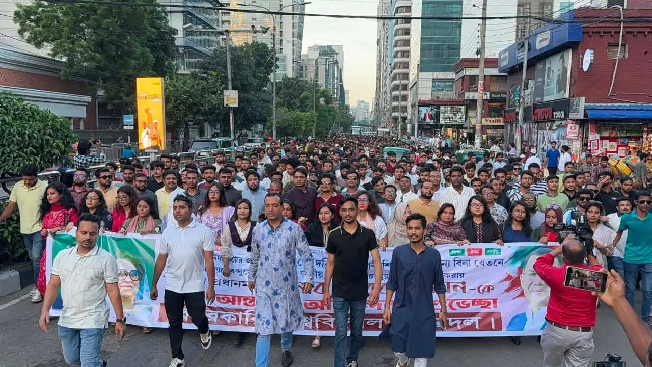 শিক্ষায় ভ্যাট কমানোয় প্রধানমন্ত্রীকে ধন্যবাদ জানিয়ে ছাত্রদলের মিছিল