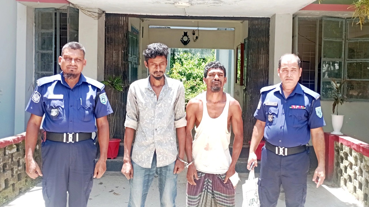 গরু চুরি করতে গিয়ে গণধোলাই, গ্রেপ্তার ২ যুবক