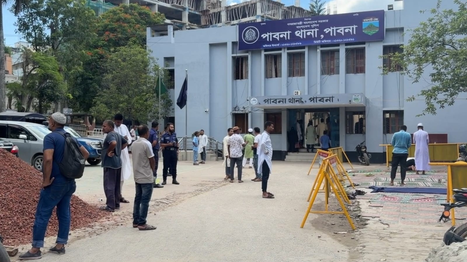 পাবনায় বাসের ধাক্কায় স্কুলছাত্র নিহত
