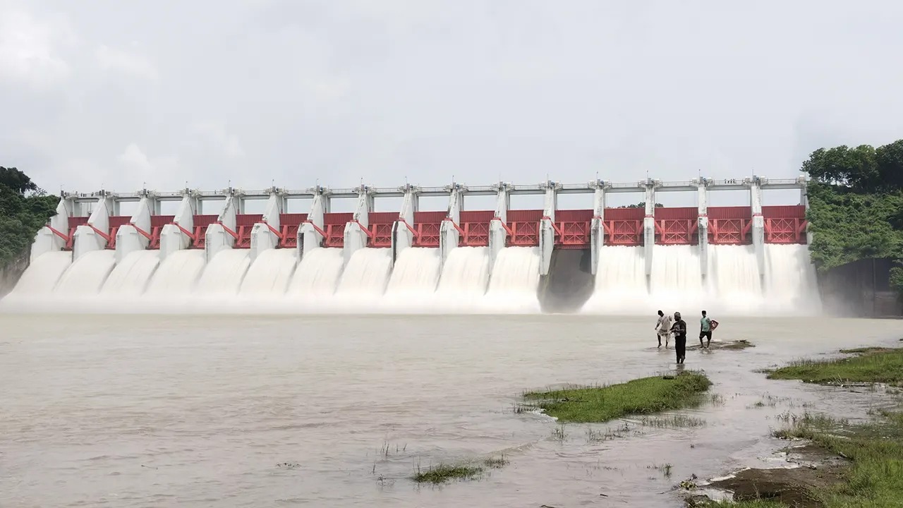 বিপৎসীমায় কাপ্তাইয়ের পানি, খুলে দেওয়া হচ্ছে ১৬ জলকপাট
