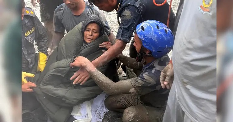নেপালে বন্যার ধ্বংসস্তূপ থেকে ১০ দিন পর ৬৪ বছরের নারী উদ্ধার