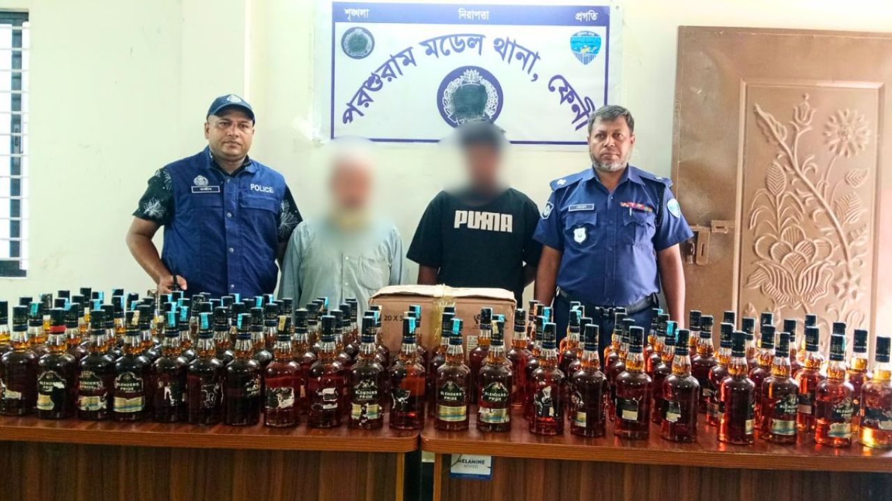 অ্যাম্বুলেন্সে ১১৭ বোতল ভারতীয় মদ জব্দ, আটক ২