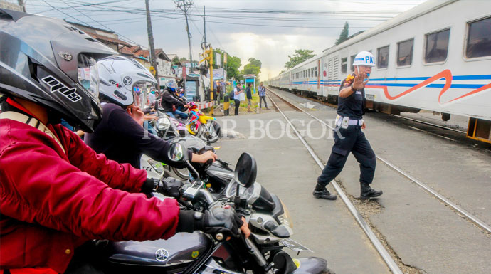 Benahi Penjagaan di Perlintasan - RADAR BOGOR  Berita 