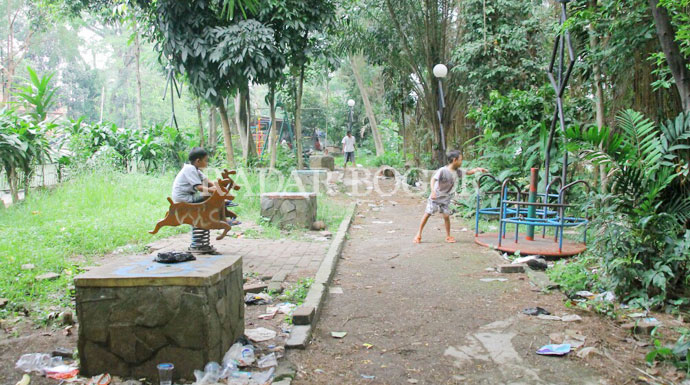  Taman  Kota Penuh  Sampah  RADAR BOGOR Berita Bogor 