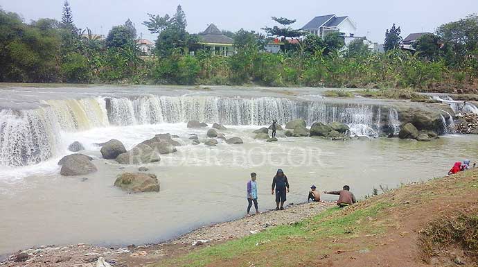  Limbah Pabrik  Cemari Sungai RADAR BOGOR Berita Bogor 