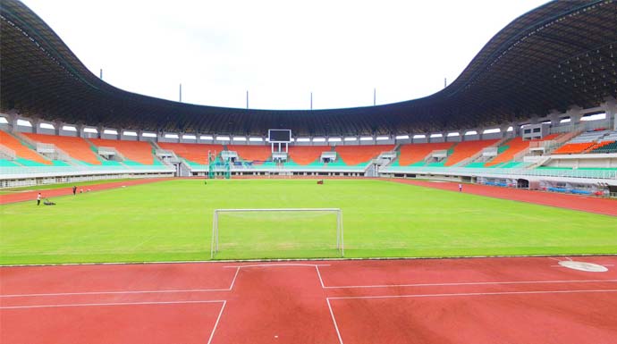 Lapangan Sepak Bola di Stadion Pakansari