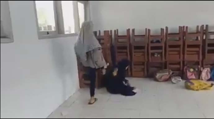 Beredar Video Bullying Siswi SMP Di Jember, Korban Ditendang Jilbab Ditarik