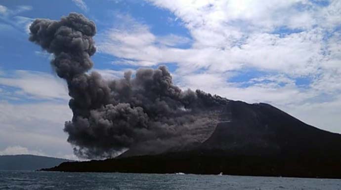 Ilustrasi Gunung Anak Krakatau