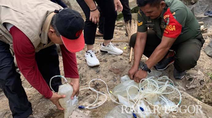 Warganet Komentari Penemuan Limbah Medis Beracun di Sungai Ciliwung - radar bogor