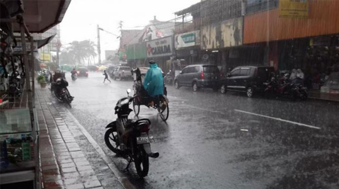 Potensi Hujan Sore Hari, Ini Prakiraan Cuaca BMKG Jawa ...