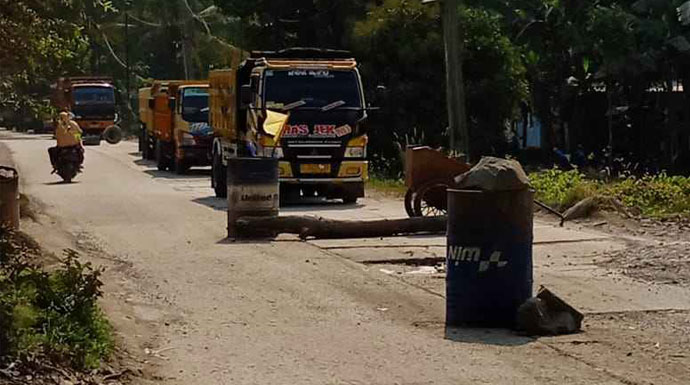 Tak Sedikit Korban Tewas Digilas Truk Tambang Warga Rumpin Blokir Jalan