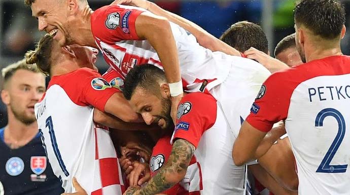Pemain timnas Kroasia merayakan gol ke jala Slovakia