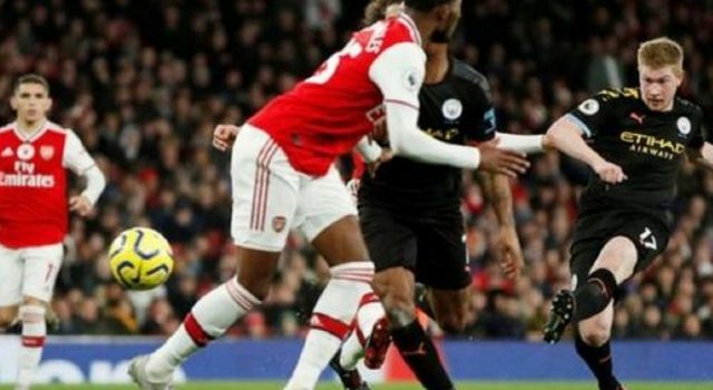 Manchester City permalukan Arsenal dengan skor 0-3 pada laga lanjutan Liga Inggris, Minggu (15/12).(BBC)