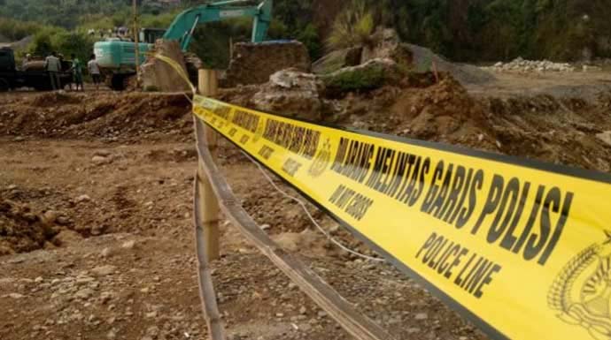Longsornya galian pasir di Kampung Awilarangan RT 1 RW 06, Desa Cikahuripan, Kecamatan Gekbrong, Kabupaten Cianjur, Jawa Barat, Senin (2/12/2019) mengakibatkan salah seorang pekerja mennggal dunia.