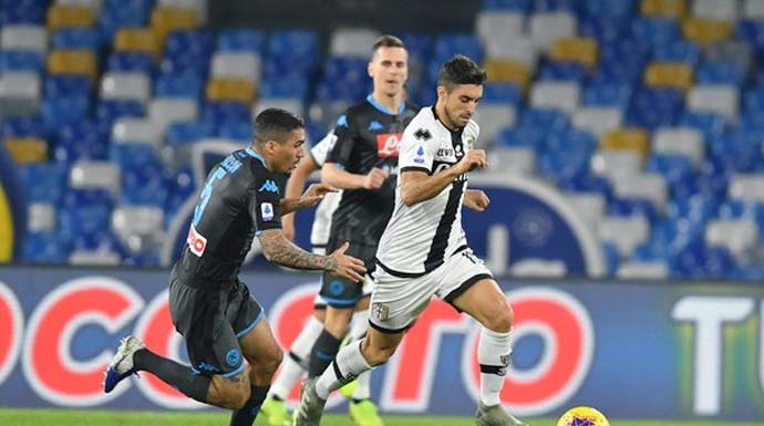 Dua pemain Napoli kawal striker Parma