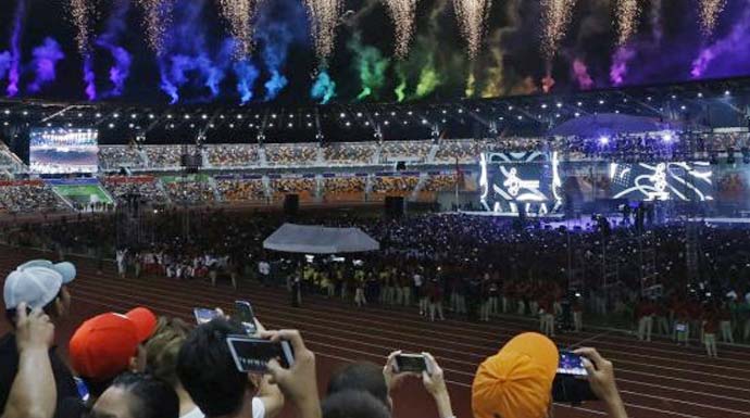 Suasana closing ceremony SEA Games 2019 di The New Clark City Athletics Stadium tadi malam (11/12). (Dipta Wahyu/Jawa Pos)