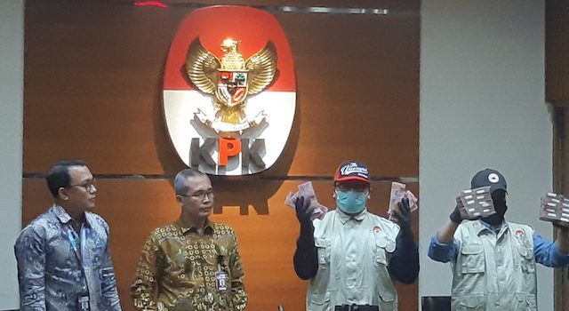 Komisi Pemberantasan Korupsi (KPK) menetapkan Bupati Sidoarjo, Jawa Timur, Saiful Ilah sebagai tersangka, Rabu (8/1). (Ridwan/JawaPos.com)