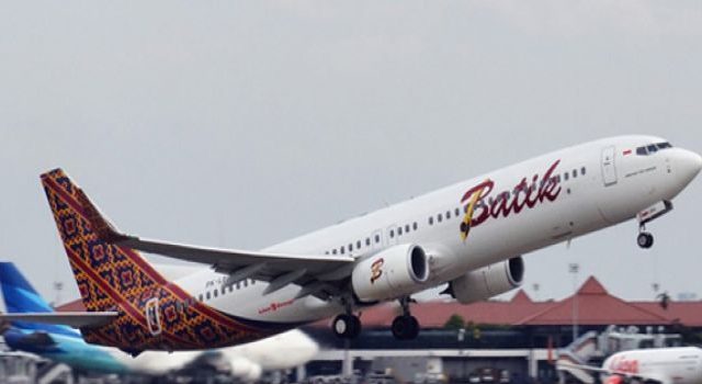  ILUSTRASI. Sejumlah penerbangan maskapai Batik Air dari dan tujuan Bandara Halim Perdanakusuma dialihkan ke Bandara Soekarno-Hatta akibat cuaca buruk. (dok. JawaPos.com)