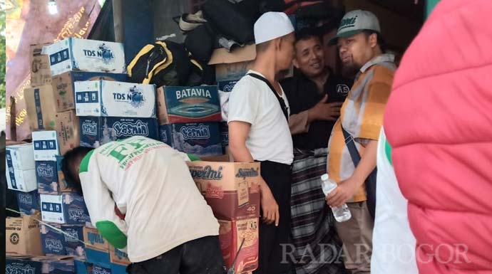 FPI Beri bantuan ke korban longsor