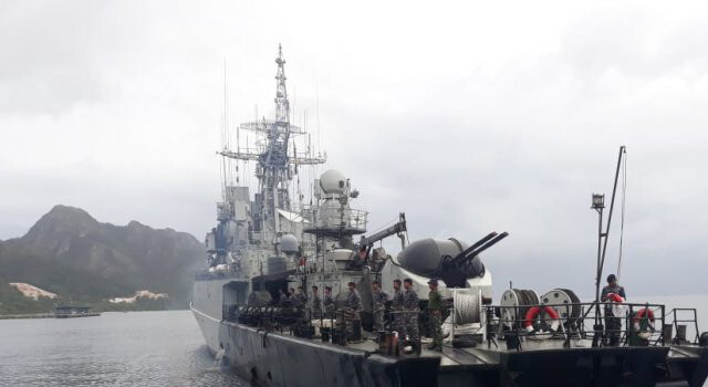 KRI Tjiptadi ikut disiagakan untuk mengamankan Laut Natuna. Foto: Antara Kepri/ Cherman