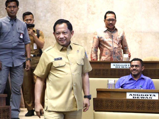 Mendagri Tito Karnavian saat menghadiri rapat kerja dengan Komisi II DPR di Gedung Nusantara, Senayan, Selasa (26/11/19). Rapat membahas anggaran e-KTP. (HENDRA EKA/JawaPos)