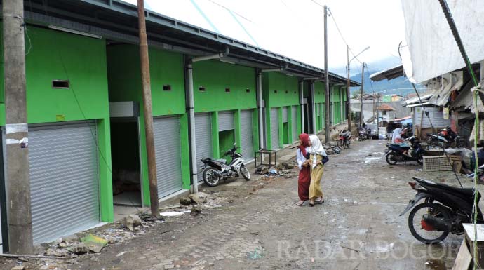 Septi/RadarBogor  RAMPUNG: Kondisi Pasar Cisarua yang sudah rampung dan segera akan dihuni oleh para pedagang lama.