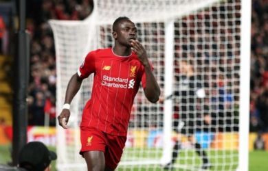 Striker Liverpool, Sadio Mane merayakan golnya ke gawang Crystal Palace.