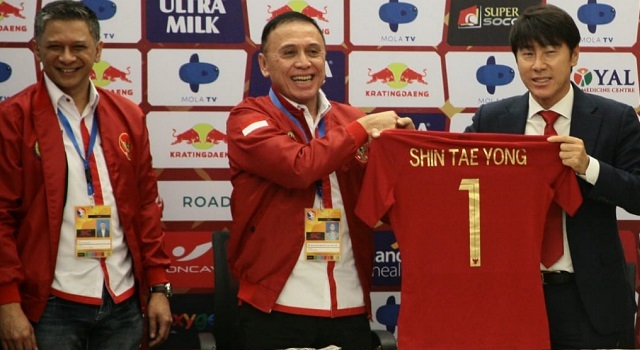 Pelatih asal Korea Selatan, Shin Tae Yong resmi menukangi Timnas Indonesia, Sabtu (28/12/2019). ft/adipojokbogor