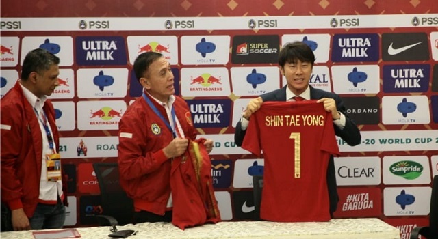 Pelatih asal Korea Selatan, Shin Tae Yong resmi menukangi Timnas Indonesia, Sabtu (28/12/2019). ft/adipojokbogor