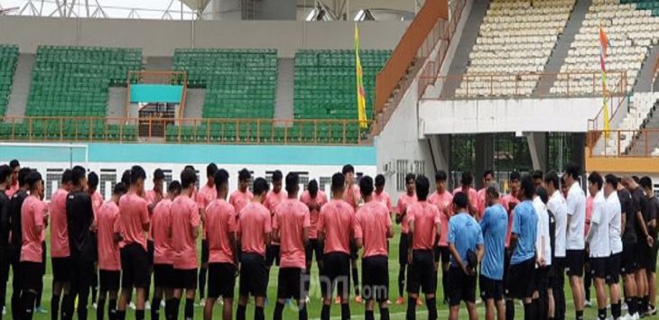 Timnas U-19 saat menjalani persiapan dan seleksi di Stadion Wibawa Mukti. (JPNN)