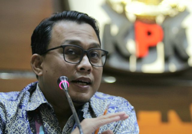 Pelaksana tugas (Plt) juru bicara KPK Ali Fikri mengatakan, penyidik mendalami Abdul Ghofur soal aliran uang senilai Rp 7 miliar dalam kasus tersebut. (Dery Ridwansah/JawaPos.com)