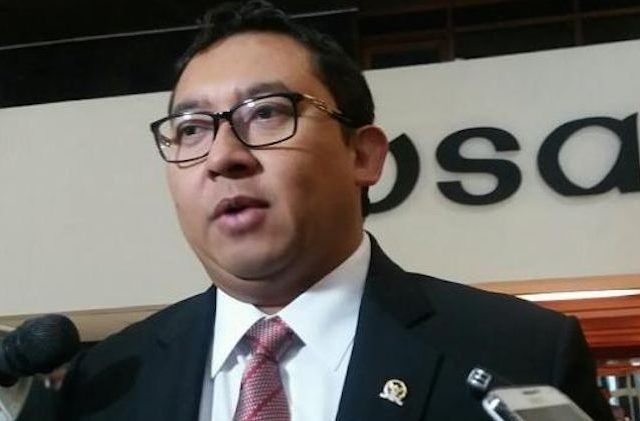 Wakil Ketua Umum Gerindra Fadli Zon mengatakan, kota Bekasi hampir lumpuh total karena banjir, tapi gubernurnya malah ngeresmiin kafe di Australia. (dok JawaPos.com)