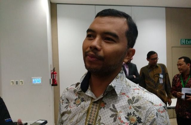 ILUSTRASI. Koordinator Indonesia Corruption Watch (ICW) Adnan Topan Husodo, saat diwawancarai awak media. (dok. JawaPos.com)