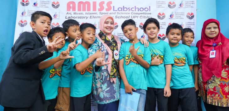 Lina Marlina Ruzhan membuka ajang The 3rd AMISS Labschool Competition di Aula SD Laboratorium UPI Kampus Cibiru, Kota Bandung, Kamis (5/3/20). (Foto: Humas Pemprov Jabar) Lina Marlina Ruzhan membuka ajang The 3rd AMISS Labschool Competition di Aula SD Laboratorium UPI Kampus Cibiru, Kota Bandung, Kamis (5/3/20). (Foto: Humas Pemprov Jabar)