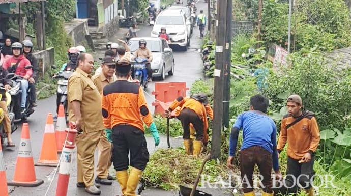 Jalan Manunggal Retak, PUPR Cek Kondisi