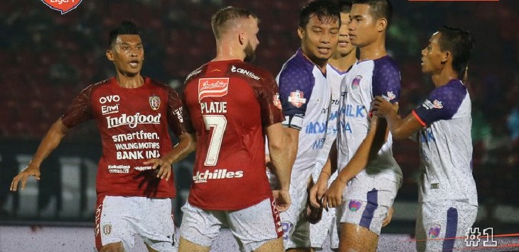 Bali United dan Persita Tangerang bermain imbang tanpa gol di Stadion Kapten I Wayan Dipta, Gianyar, Minggu (1/3/2020) malam. ft/@Liga1Match