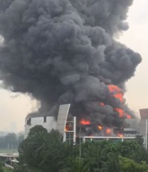 Video Detik-detik Gereja di Tangerang Terbakar Hebat, Diduga Ini