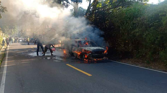 Mobil-Terbakar