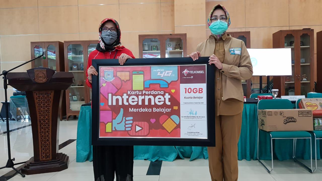 Telkomsel Bagikan 800 Kartu Internet Merdeka Belajar Radar Bogor Berita Bogor Terpercaya