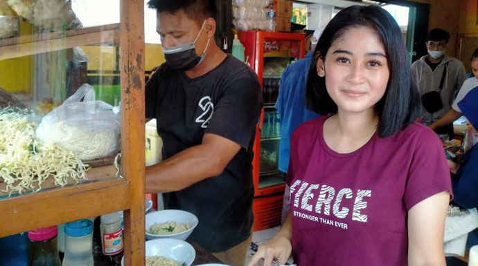 Ini Identitas Penjual Mie Ayam Bakso Viral Di Sentul Pelanggannya