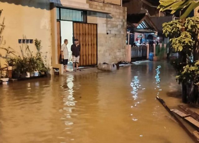 Perumahan Villa Bogor Indah, Kota Bogor, terendam banjir. Imam/Radar Bogor