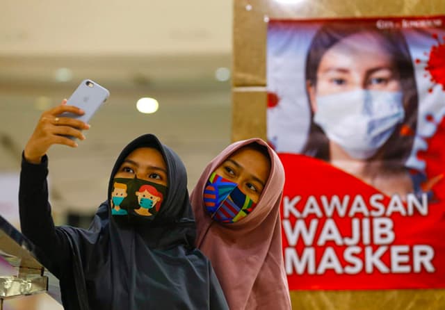 Jokowi minta tetap memakai masker