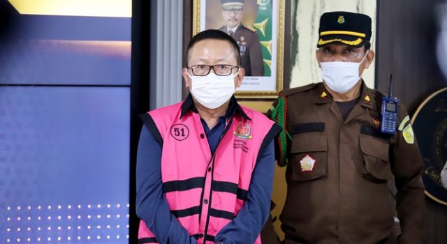 Berhasil Bawa Pulang Buronan Adelin Lis dari Singapura ...