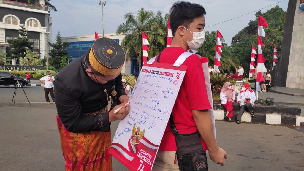 Upacara HUT Kemerdekaan RI Di Tugu Kujang, Baju Adat Sulsel Curi Perhatian