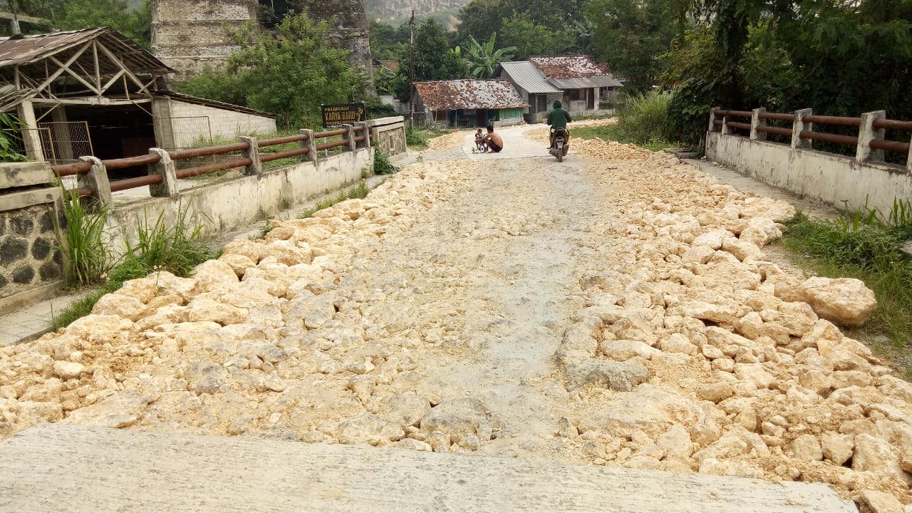 Kualitas Jalan Samisade di Ciampea Buruk, Kades Salahkan ...